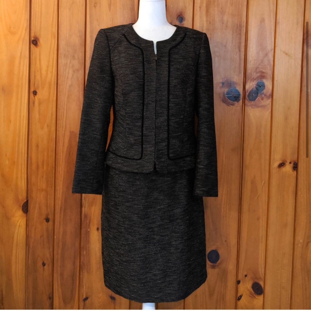 Boucle Gray Suit Skirt Set Size 8 Tahari ASL